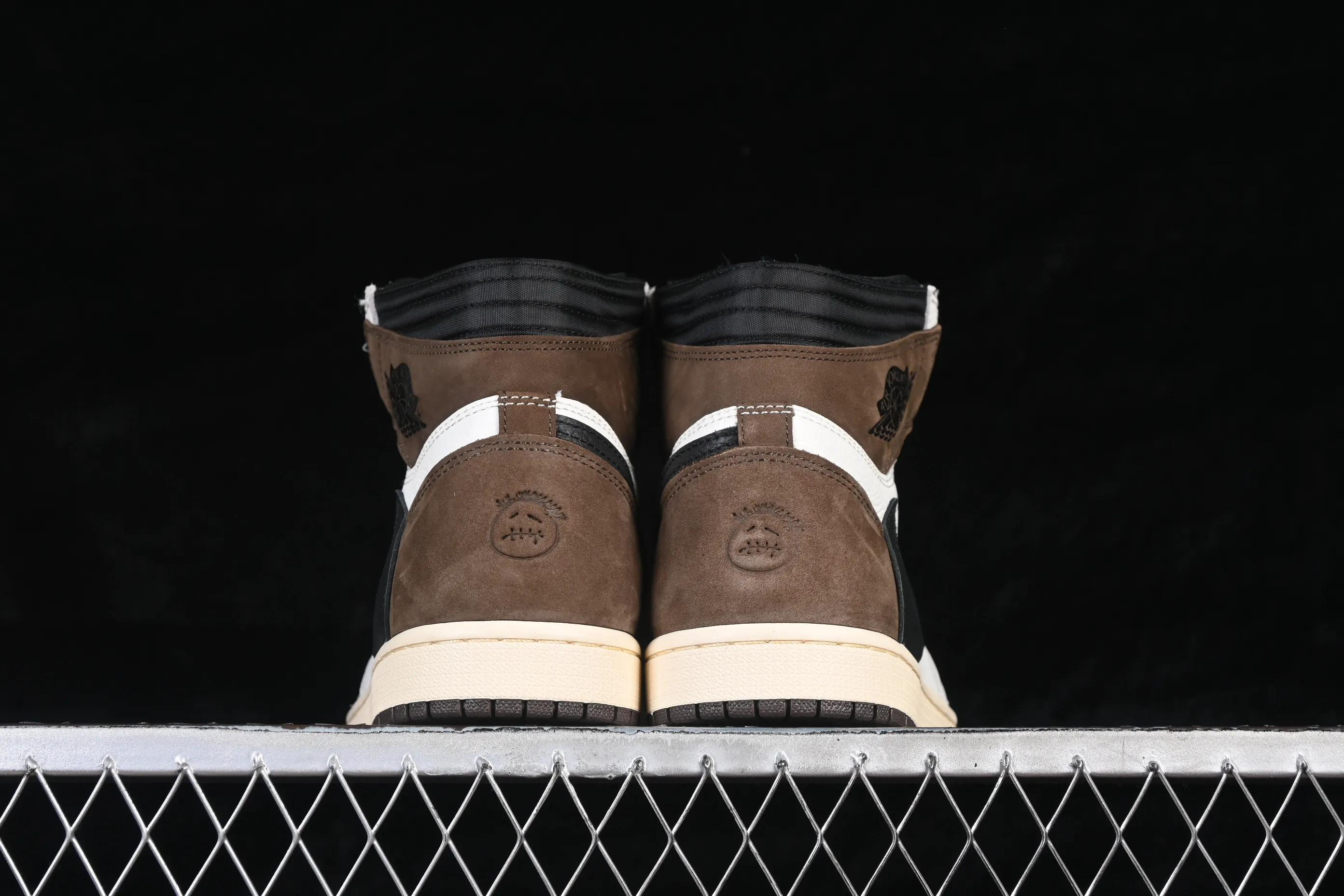 All categories Air Jordan Jordan series basketball shoes Air Jordan 1 High W version Travis Scott x Air Jordan 1 High OG AJ1 anti-hook high-top basketball shoes CD4487-001